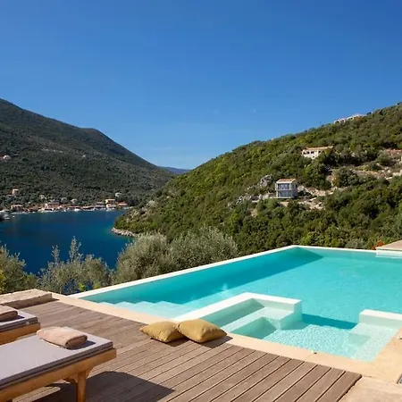 Villa Zoe - Direct Sea Access Live Scenery At