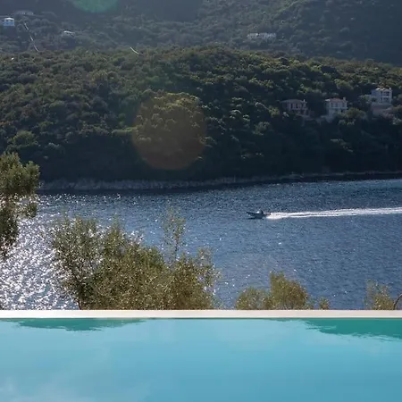 Villa Zoe - Direct Sea Access Live Scenery At