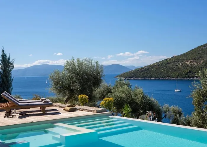 Villa Zoe - Direct Sea Access Live Scenery At