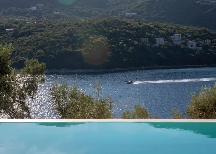 Villa Zoe - Direct Sea Access Live Scenery At